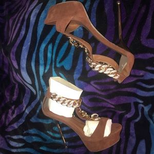 Women’s Faux sued heels with chunky chain details